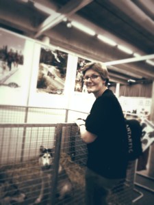 Gro Britt passer på at hundene har alt de trenger — with Gro Britt Skarseth.