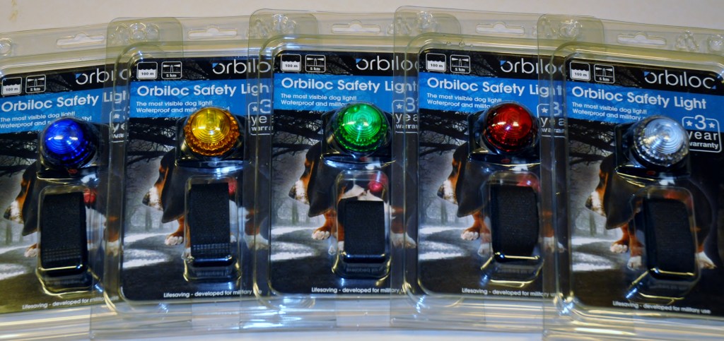 TIPS TIL UTSTYR: Orbiloc Sikkerhetslys, et must i mørket, for hund og&nbsp;eier.